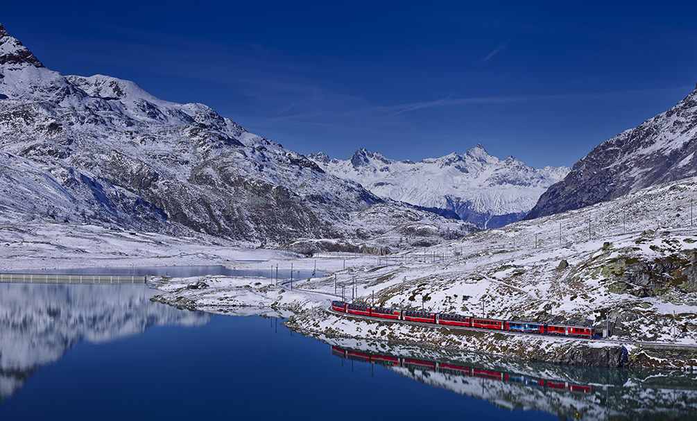 Lago Bianco & Lago Nero (2,300 m) Switzerland Tourism